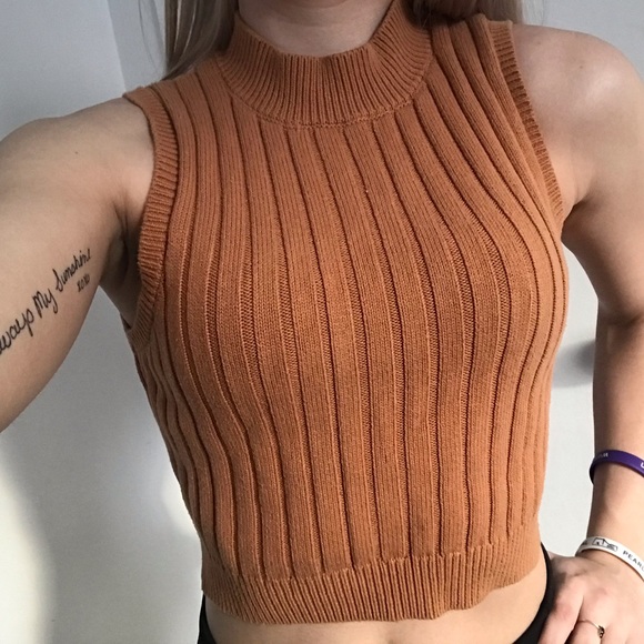 Crop Top - Picture 1 of 2